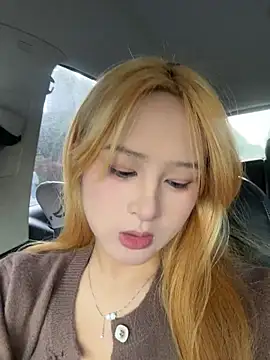 yuki june online show from October 24, 2025, 8:22 am