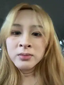 yuki june online show from October 28, 2025, 9:35 am