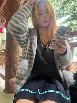 yuki june online show from December 5, 2025, 7:06 am