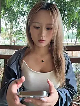 Snapshot of yuki_june chatting on April 25, 2026, 6:27 am yuki june online show from April 25, 2026, 6:27 am