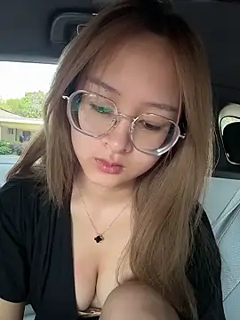 Snapshot of yuki_june chatting on April 30, 2026, 7:36 am yuki june online show from April 30, 2026, 7:36 am