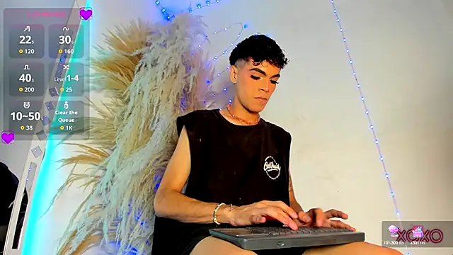 Snapshot of Juan_twinks chatting on October 6, 2025, 8:28 pm Juan twinks online show from October 6, 2025, 8:28 pm