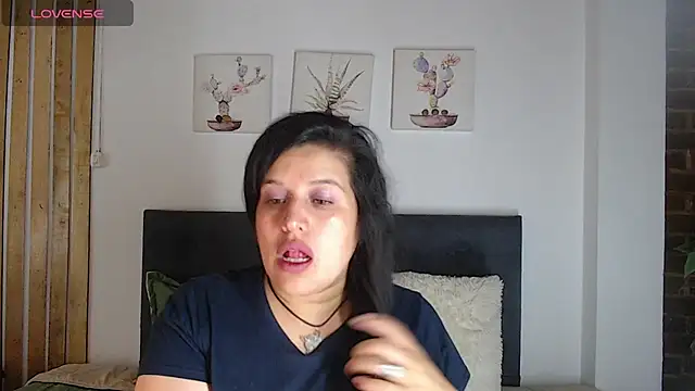 Andrea secret  online show from November 19, 2025, 1:00 pm