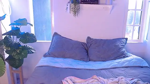 Andrea secret  online show from April 15, 2026, 7:58 pm