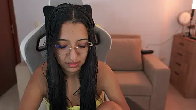 Snapshot of Valerygomez02 chatting on March 10, 2026, 2:22 pm Valerygomez02 online show from March 10, 2026, 2:22 pm