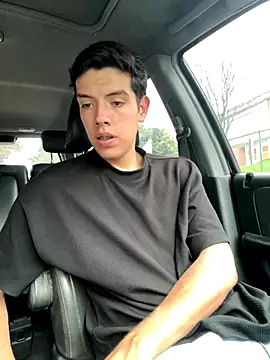 Snapshot of mattebret11 chatting on October 27, 2025, 5:06 pm mattebret11 online show from October 27, 2025, 5:06 pm