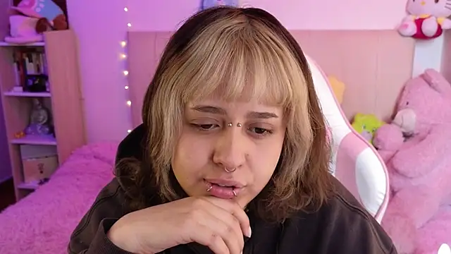 NekoWaifu online show from March 24, 2026, 2:33 pm