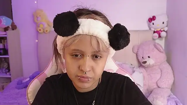 Snapshot of NekoWaifu chatting on May 14, 2026, 2:13 pm NekoWaifu online show from May 14, 2026, 2:13 pm