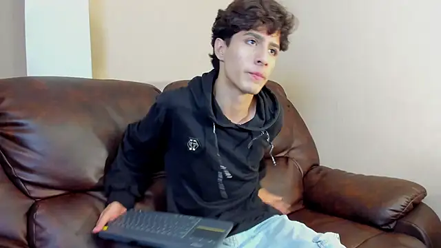 Snapshot of Xam_Collen chatting on November 14, 2025, 3:22 pm Xam Collen online show from November 14, 2025, 3:22 pm