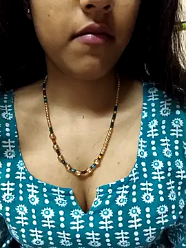 Snapshot of reetika6375 chatting on February 12, 2026, 8:04 pm reetika6375 online show from February 12, 2026, 8:04 pm