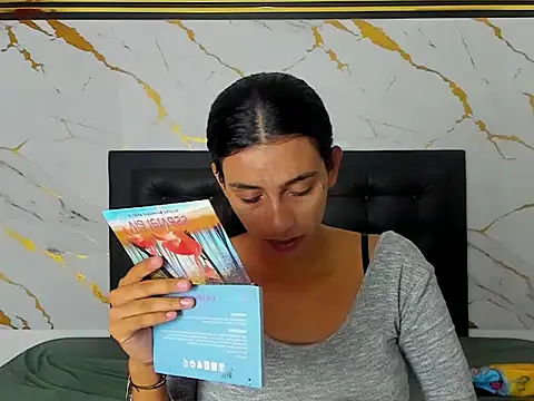 Jessicapethersonn online show from October 30, 2025, 2:07 pm