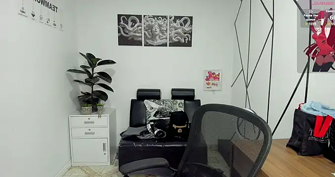 Snapshot of Angel-dragun chatting on November 9, 2025, 4:00 am Angel-dragun online show from November 9, 2025, 4:00 am