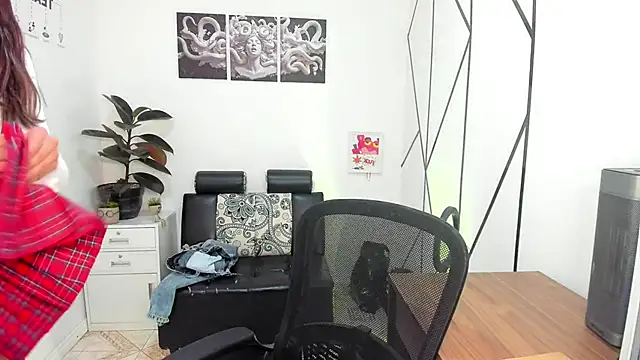 Snapshot of Angel-dragun chatting on November 11, 2025, 7:36 pm Angel-dragun online show from November 11, 2025, 7:36 pm