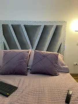 Snapshot of SophieeMills chatting on October 29, 2025, 9:27 pm SophieeMills online show from October 29, 2025, 9:27 pm