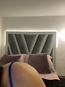 Snapshot of SophieeMills chatting on December 18, 2025, 12:06 am SophieeMills online show from December 18, 2025, 12:06 am