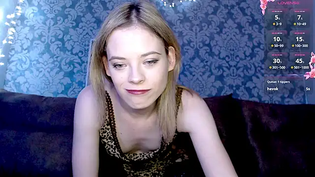 Snapshot of Kate__Loves chatting on December 16, 2025, 6:46 pm Kate Loves online show from December 16, 2025, 6:46 pm