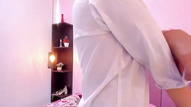 HoollyHendrix online show from October 24, 2025, 8:38 pm