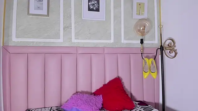 Snapshot of HoollyHendrix chatting on January 7, 2026, 8:55 pm HoollyHendrix online show from January 7, 2026, 8:55 pm