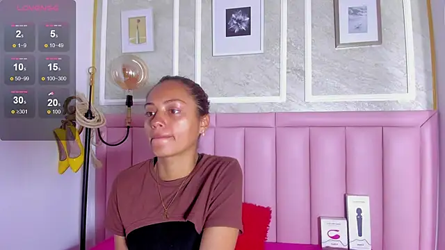 Snapshot of HoollyHendrix chatting on February 10, 2026, 8:46 pm HoollyHendrix online show from February 10, 2026, 8:46 pm