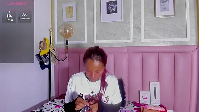 Snapshot of HoollyHendrix chatting on February 20, 2026, 9:04 pm HoollyHendrix online show from February 20, 2026, 9:04 pm