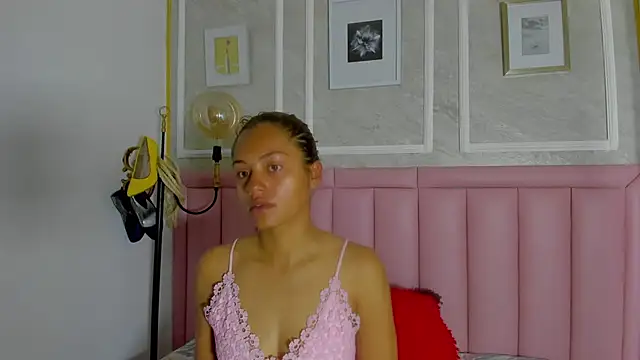 Snapshot of HoollyHendrix chatting on February 21, 2026, 8:54 pm HoollyHendrix online show from February 21, 2026, 8:54 pm