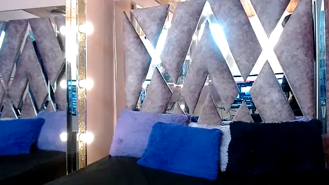 CRISTALHERRANZ online show from October 4, 2025, 2:20 am