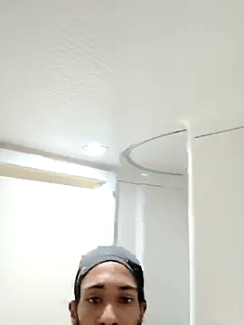 Mikaaa97 online show from December 18, 2025, 8:04 pm