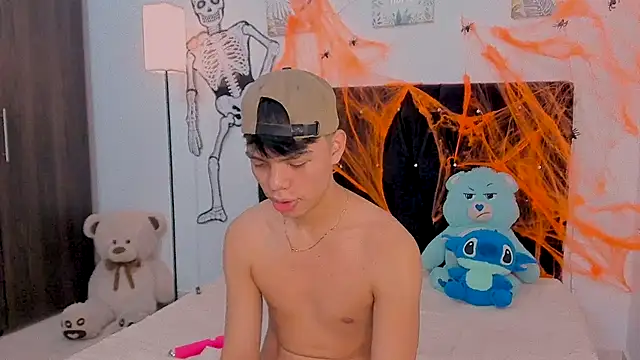 Zacktorres  online show from October 22, 2025, 9:36 pm