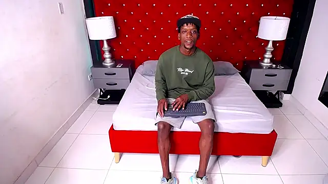 Snapshot of SkylerBigxxx chatting on October 18, 2025, 3:53 am SkylerBigxxx online show from October 18, 2025, 3:53 am