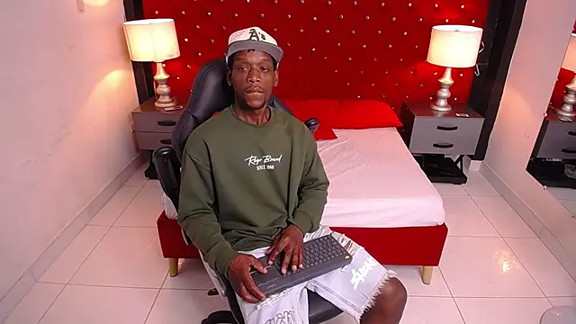 Snapshot of SkylerBigxxx chatting on October 20, 2025, 3:29 am SkylerBigxxx online show from October 20, 2025, 3:29 am