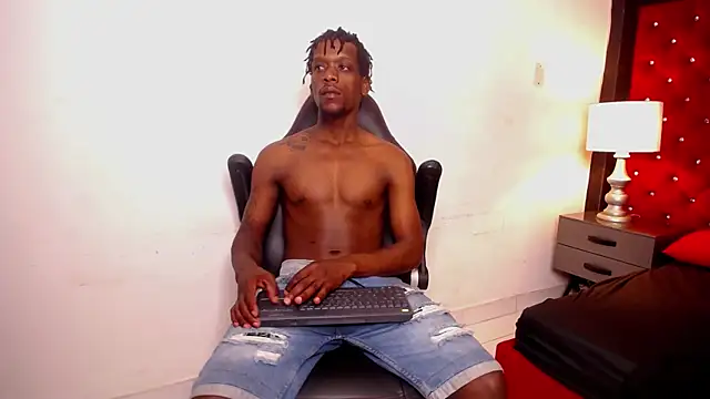 Snapshot of SkylerBigxxx chatting on November 5, 2025, 3:39 am SkylerBigxxx online show from November 5, 2025, 3:39 am