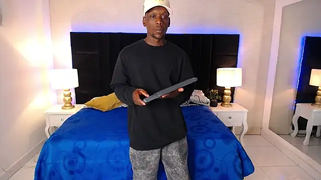 Snapshot of SkylerBigxxx chatting on April 16, 2026, 4:02 am SkylerBigxxx online show from April 16, 2026, 4:02 am