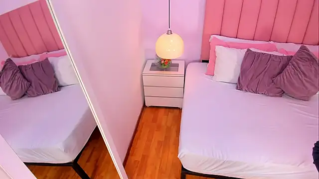 Amy Ferreira online show from September 24, 2025, 2:48 am