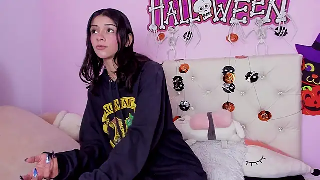 Yuni kim online show from November 3, 2025, 3:57 pm