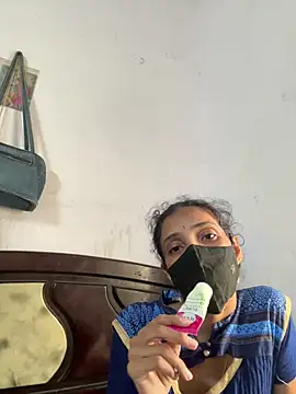 sweetreddy-02 online show from October 14, 2025, 7:53 am