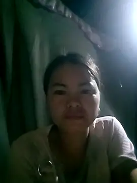 emly-xinh18 online show from September 19, 2025, 1:45 pm