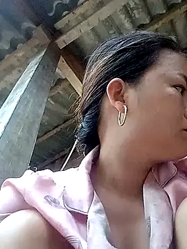 emly-xinh18 online show from September 23, 2025, 10:57 pm