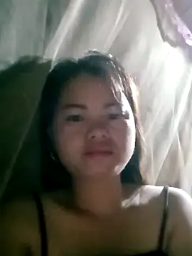 emly-xinh18 online show from October 8, 2025, 7:11 pm