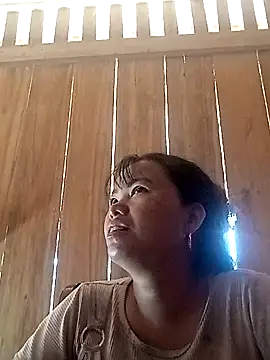 emly-xinh18 online show from October 19, 2025, 8:15 am