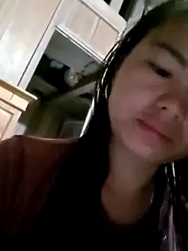 emly-xinh18 online show from October 21, 2025, 11:22 am