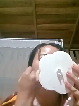 emly-xinh18 online show from October 25, 2025, 12:34 pm