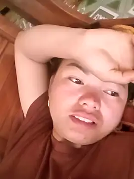 emly-xinh18 online show from October 28, 2025, 7:01 am