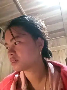 emly-xinh18 online show from November 18, 2025, 12:49 am