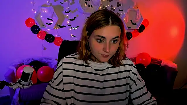 casey meow  online show from October 27, 2025, 9:46 am