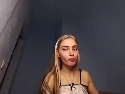 lesyawhite online show from October 24, 2025, 4:14 pm