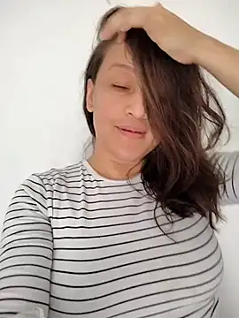 valery506 online show from February 4, 2026, 4:35 pm