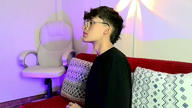 bellmontneon online show from October 15, 2025, 11:21 am