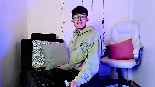 bellmontneon online show from November 3, 2025, 11:33 am