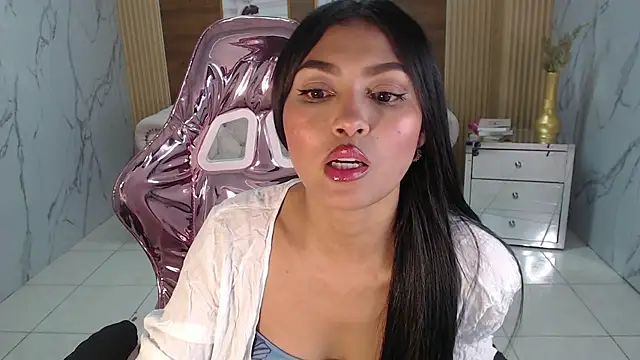 lissandra s online show from October 18, 2025, 8:31 pm