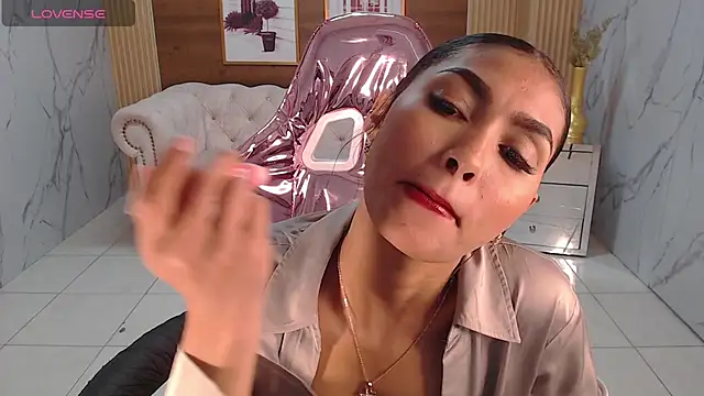 lissandra s online show from October 27, 2025, 8:46 pm